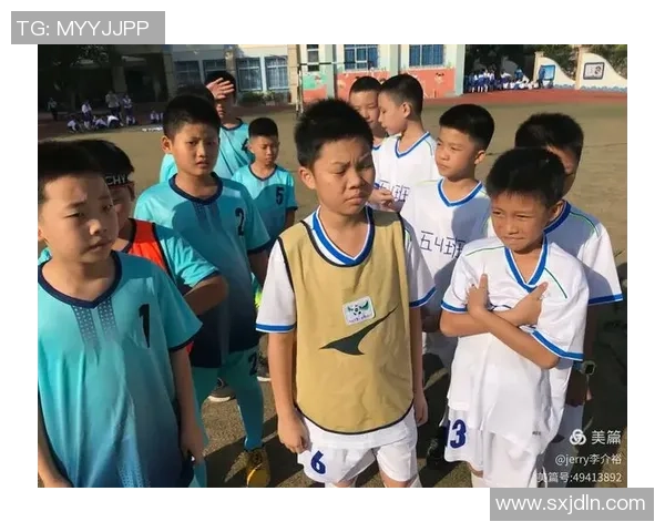 韩国足球明星小哥的成长之路与梦想追逐的精彩故事